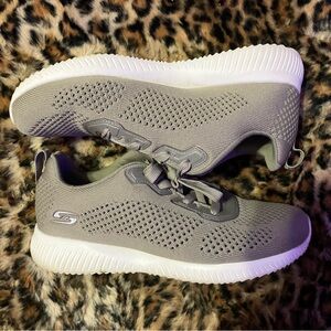 Sketchers Women’s Light Brown Tennis Shoes 8